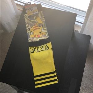 Bioworld Pokémon Pickachu Crew Socks